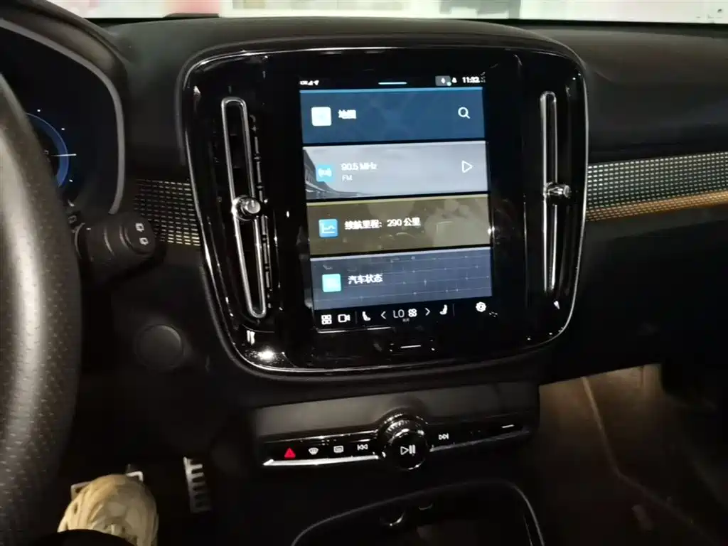 Volvo XC40 NEV 2021 — фото 20