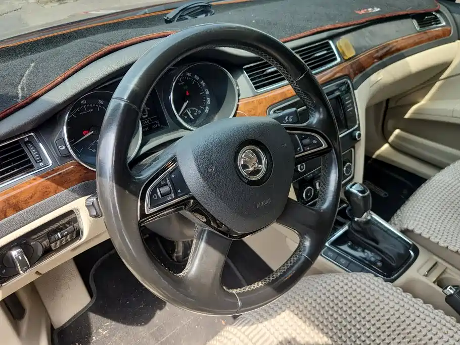 Skoda Superb 2013 — фото 15
