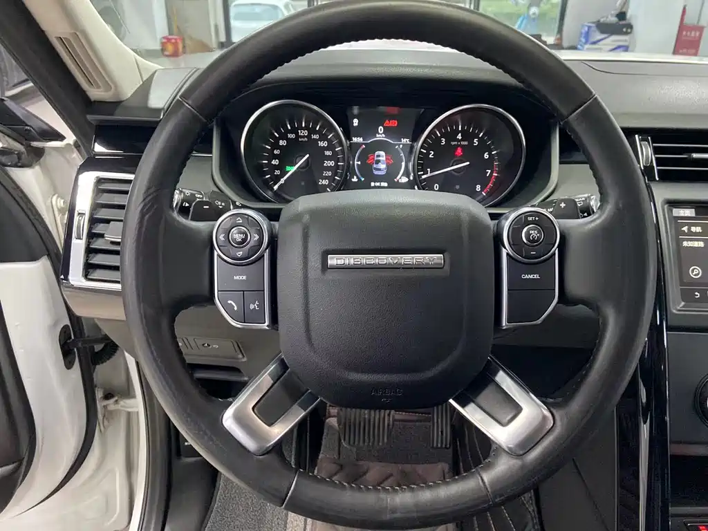 Land Rover Discovery 2018 — фото 12