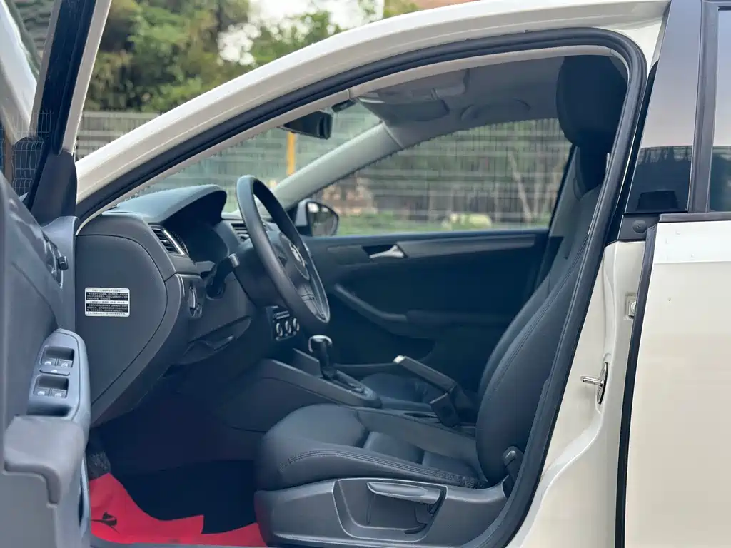 Volkswagen Sagitar 2014