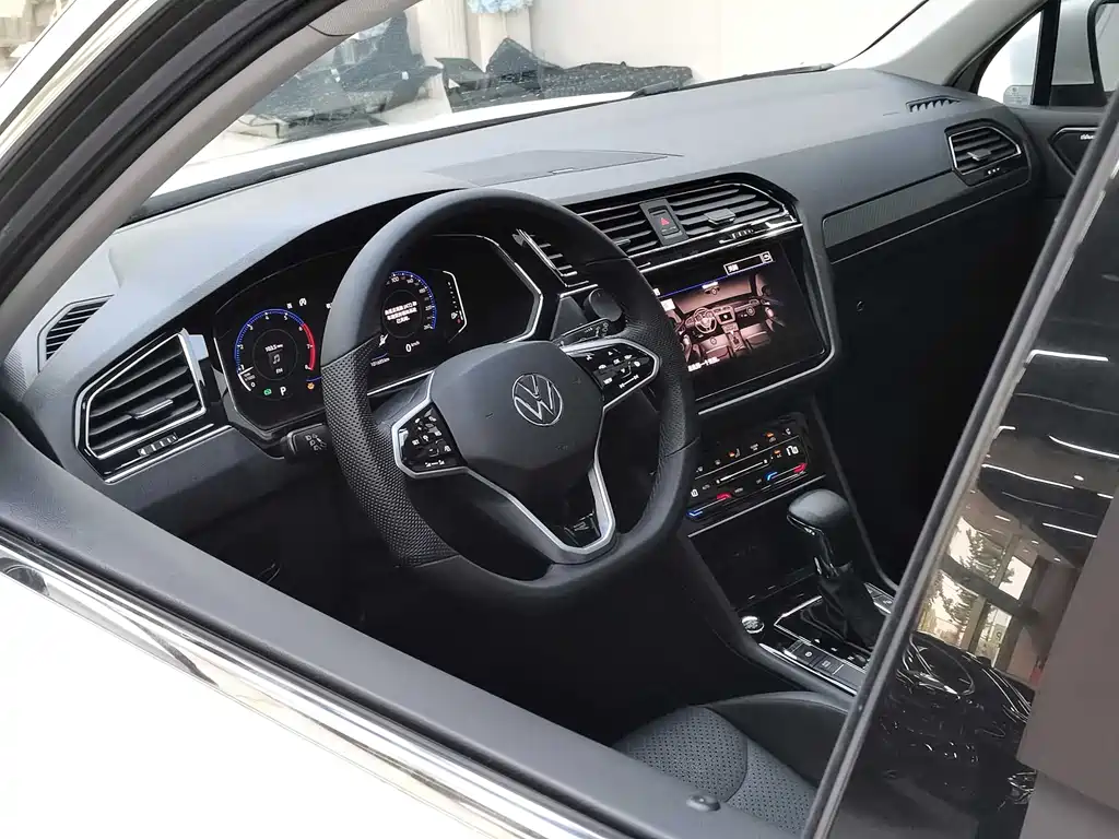 Volkswagen Tiguan L 2019 — фото 11