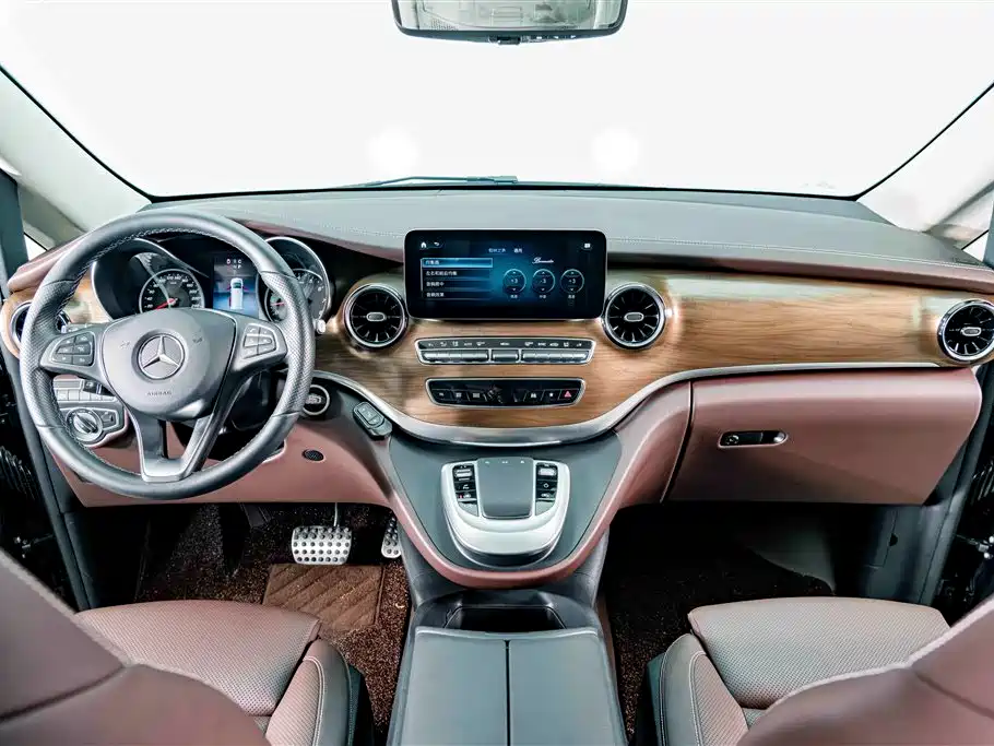 Mercedes-Benz V-Class 2023 — фото 12