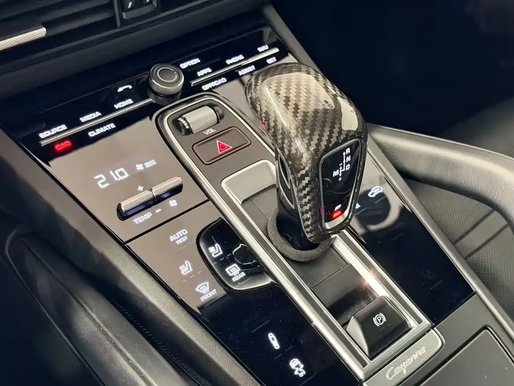 Porsche Cayenne 2020 — фото 15