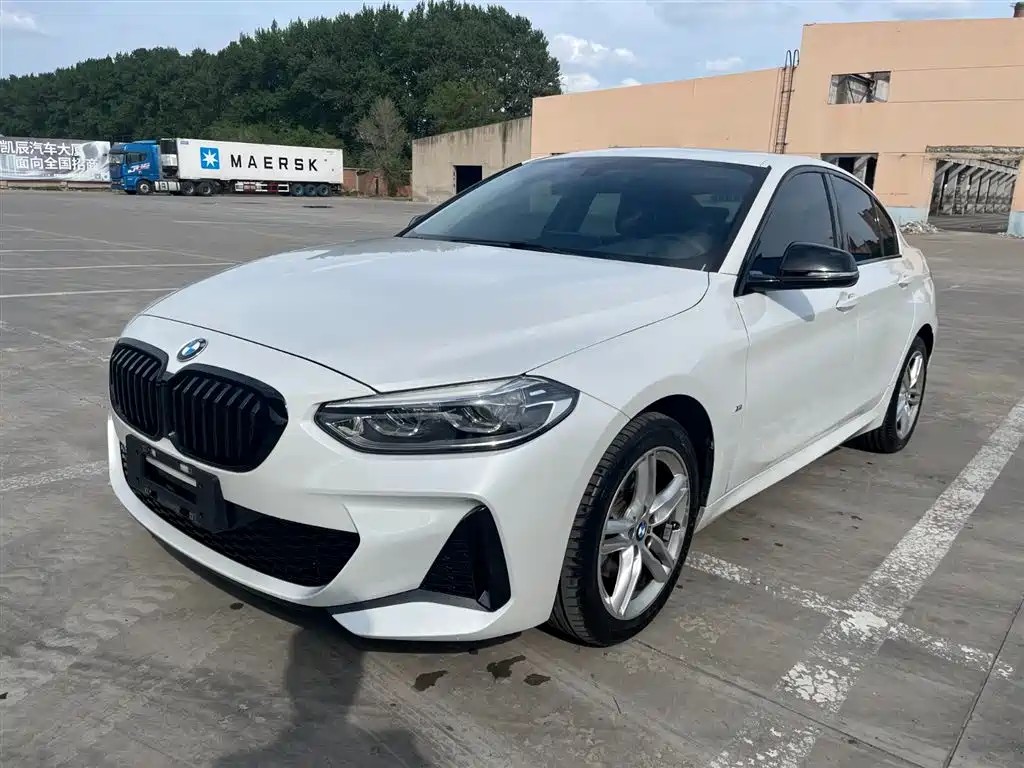 BMW 1 Series 2022 — фото 1