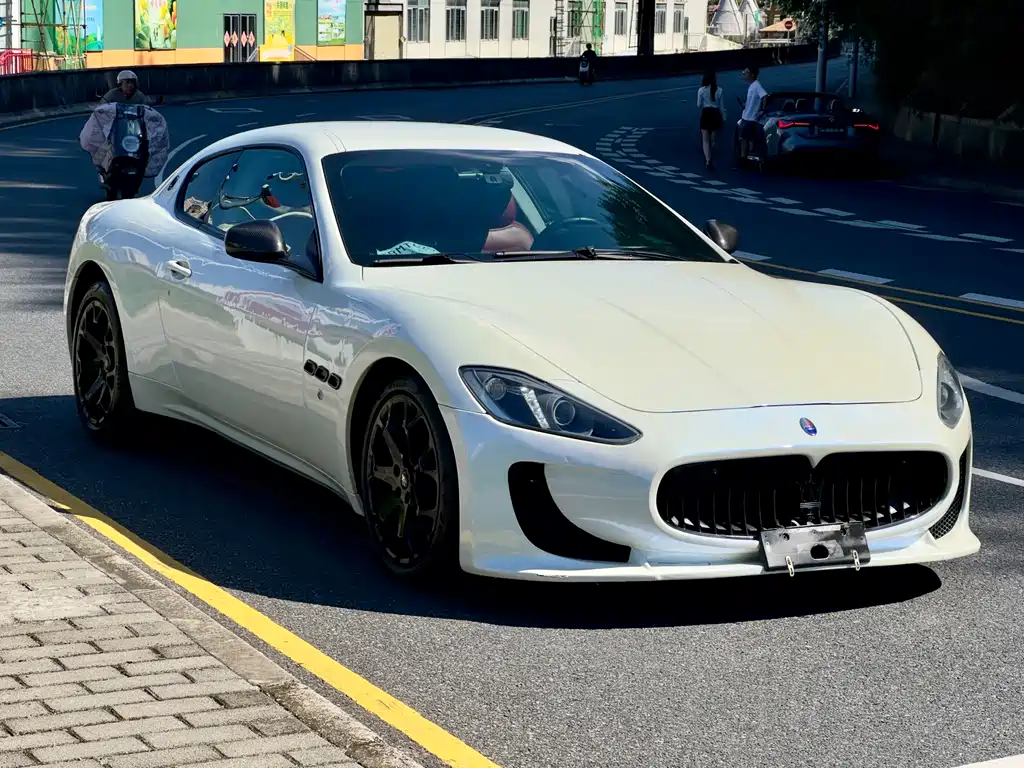 Maserati GranTurismo 2017 — фото 3