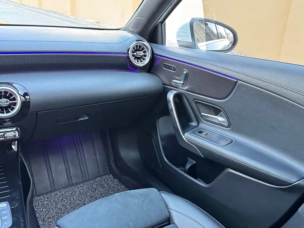 Mercedes-Benz A-Class 2023 — фото 10