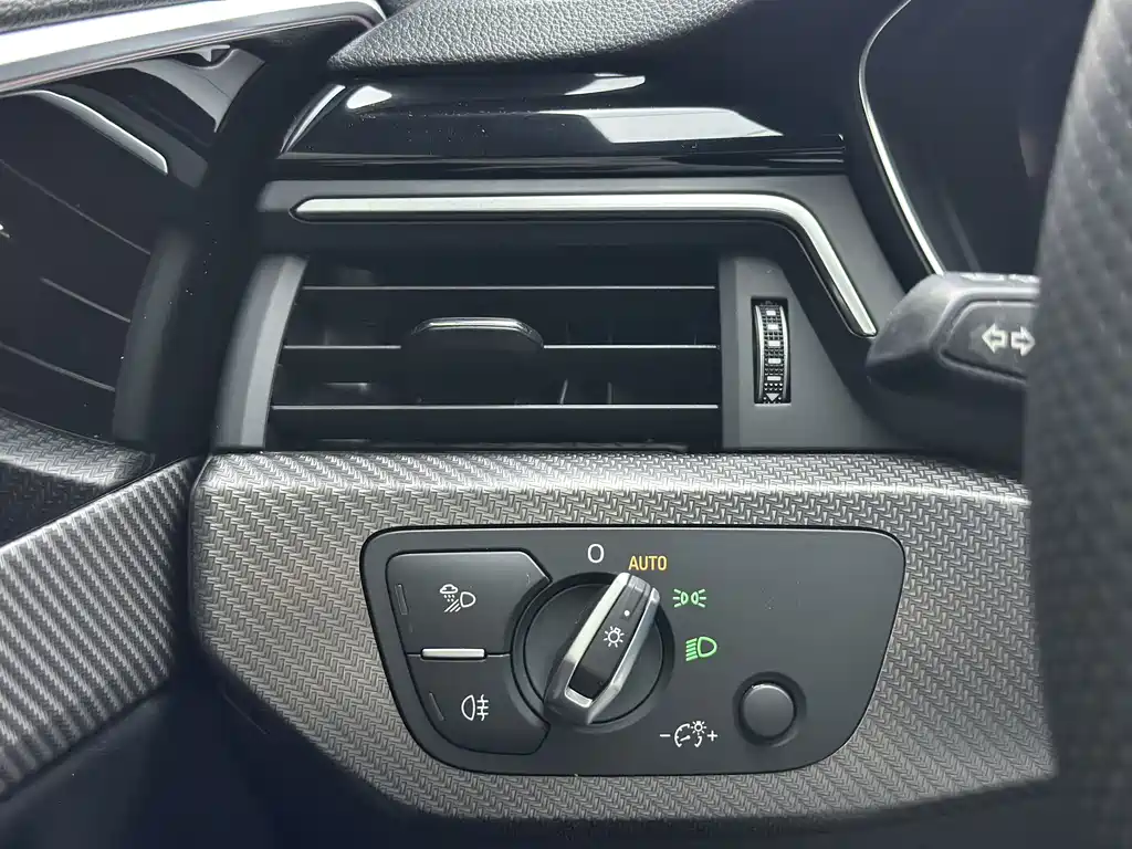 Audi A4L 2022 — фото 13