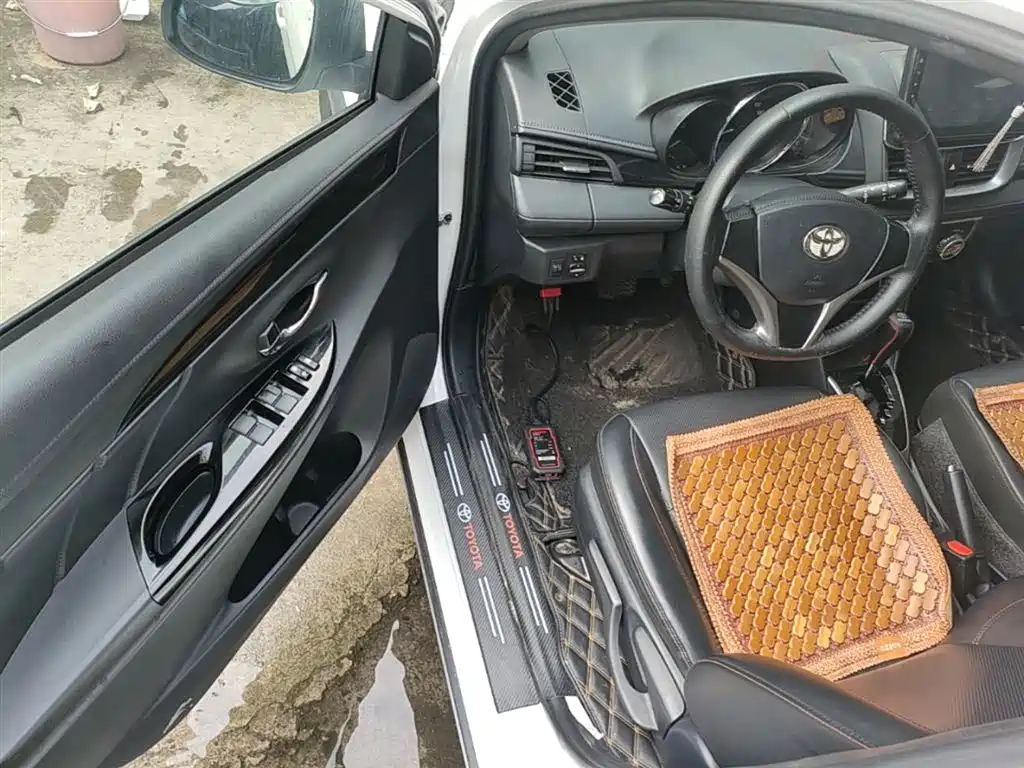 Toyota Yaris L 2020 — фото 16