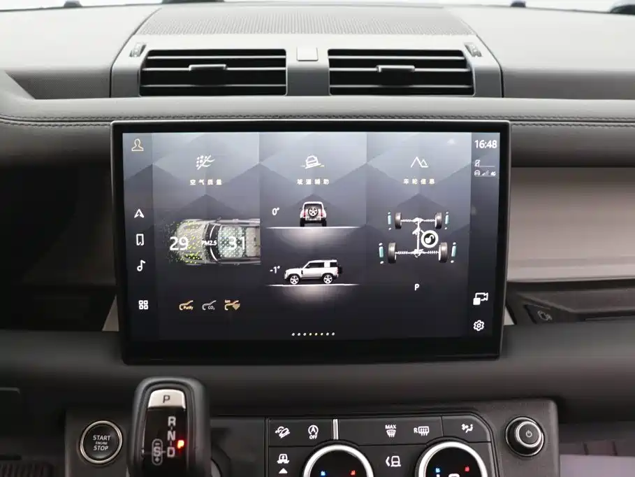 Land Rover Defender 2024 — фото 18