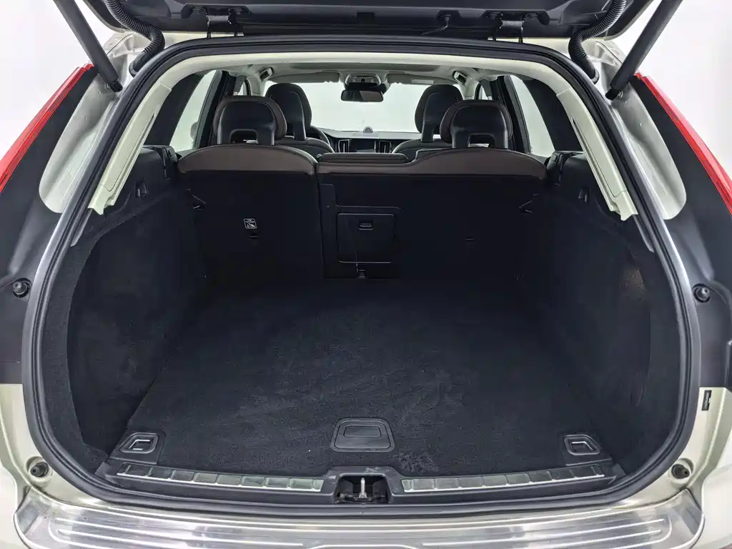 Volvo XC60 2018 — фото 25
