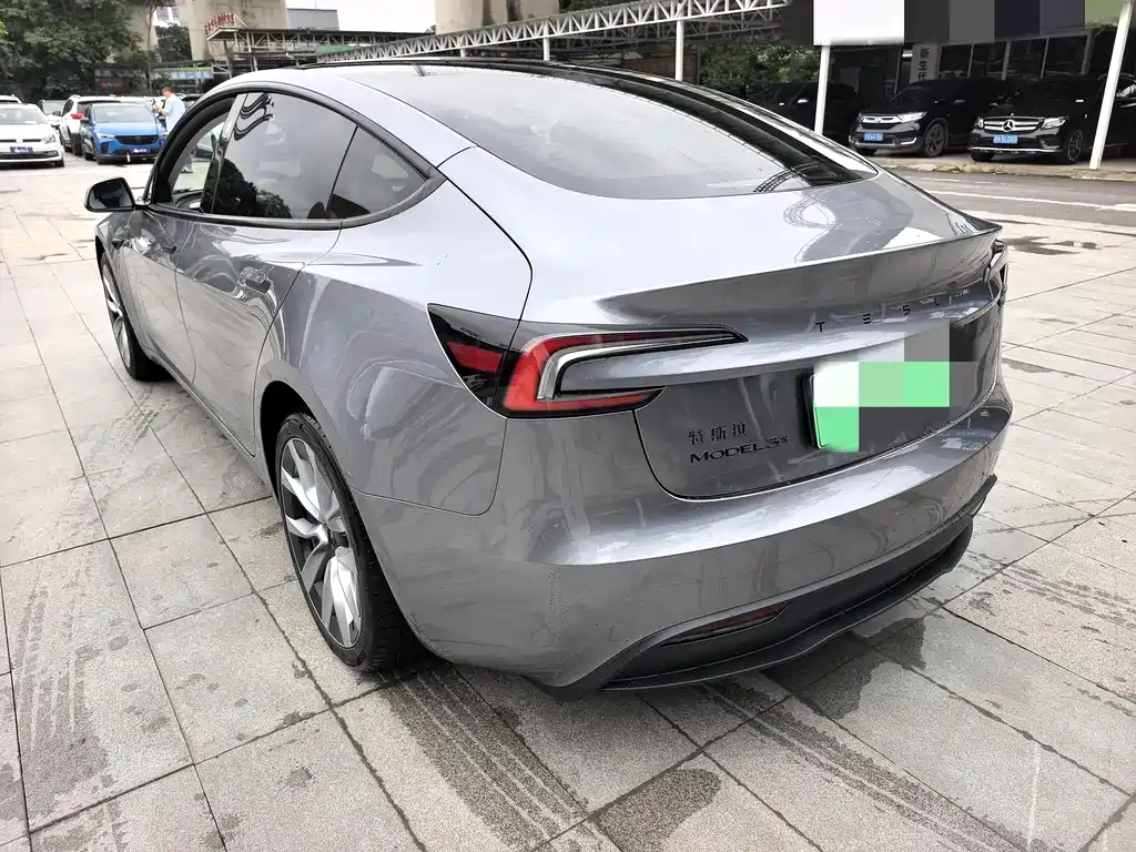 Tesla Model 3 2025 — фото 17