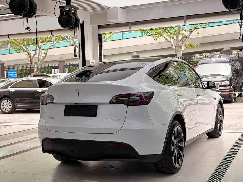 Tesla Model Y 2022 — фото 4
