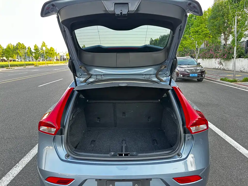 Volvo V40 2018 — фото 20