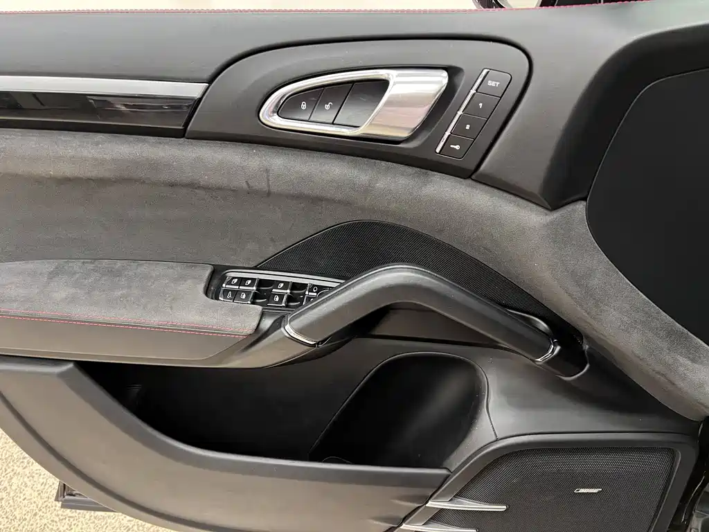 Porsche Cayenne 2016 — фото 12