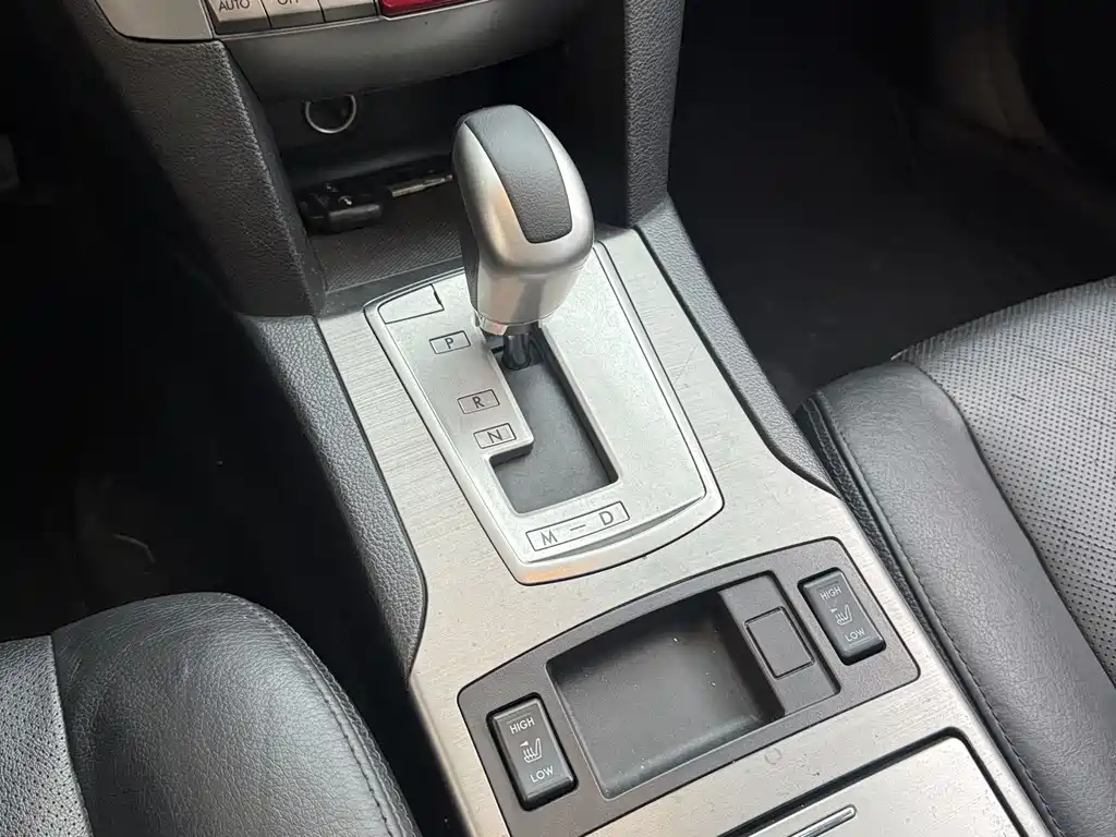 Subaru Outback 2011 — фото 19
