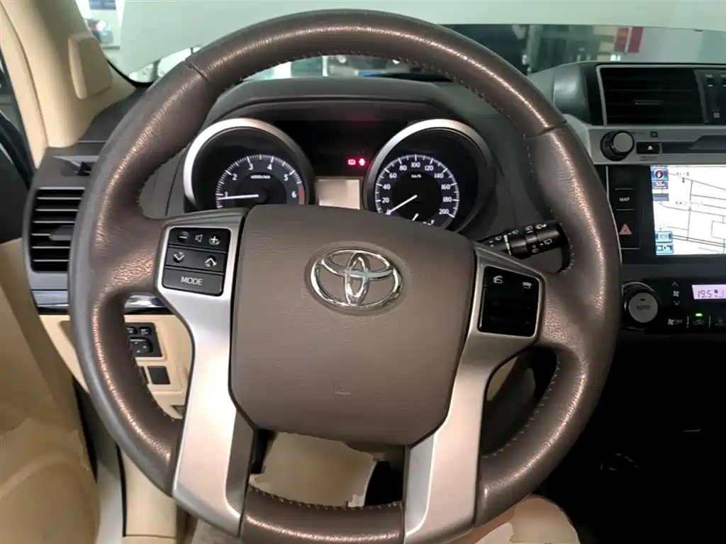 Toyota Prado 2015 — фото 11