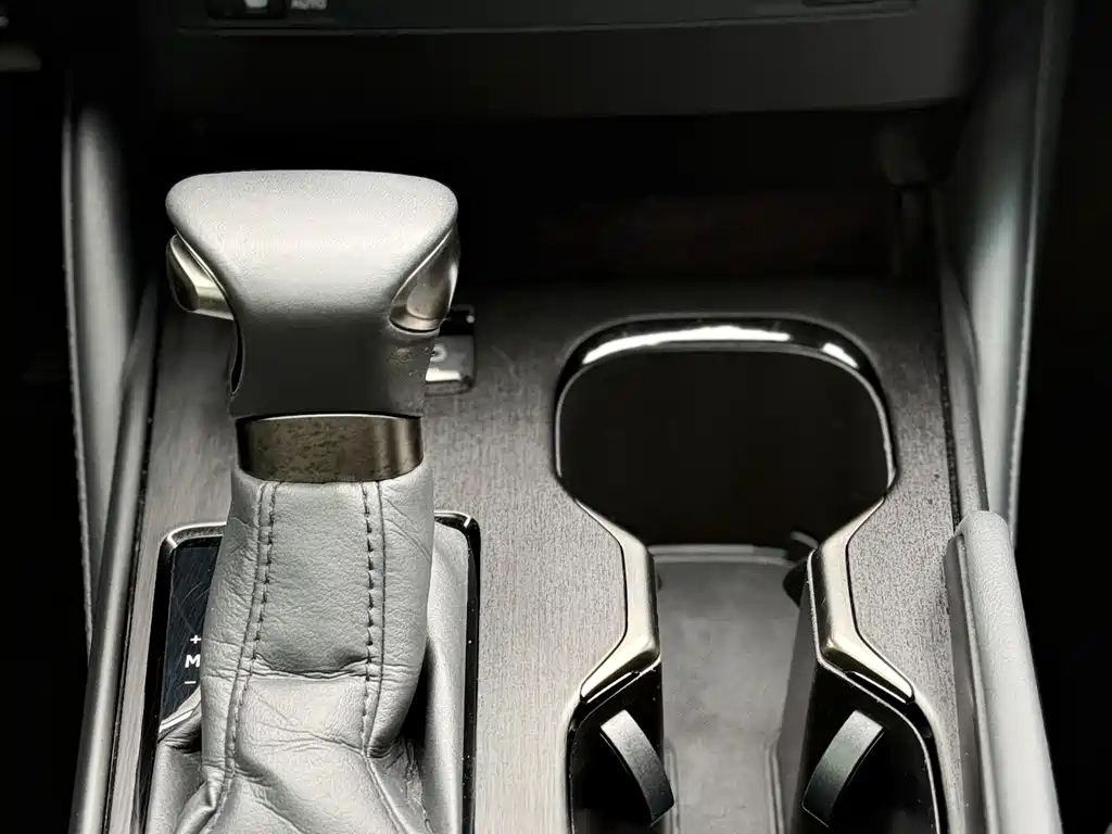 Lexus ES 2023 — фото 12