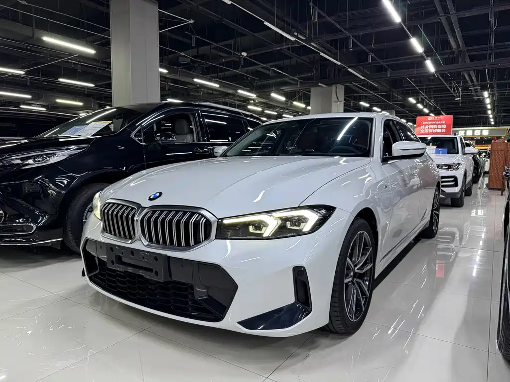 BMW 3 Series 2024 — фото 1