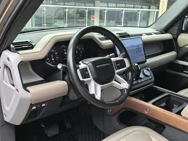 Land Rover Defender 2020