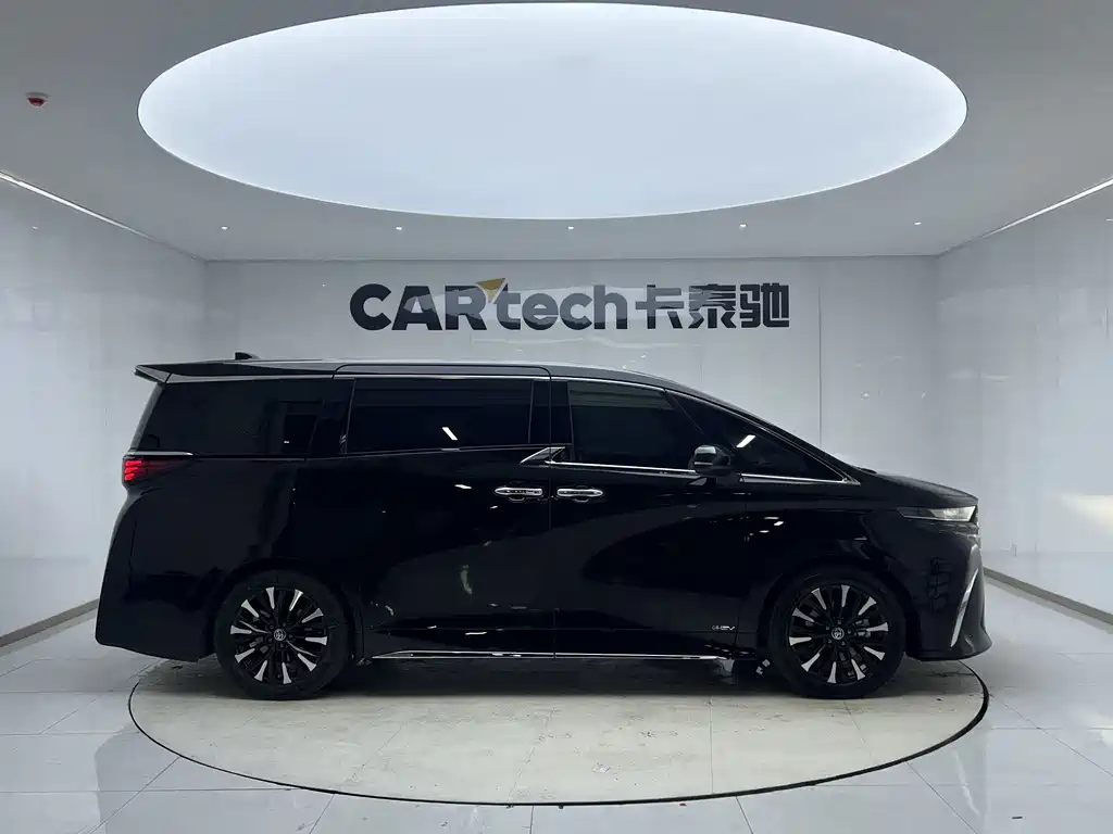 Toyota Alphard 2023 — фото 26