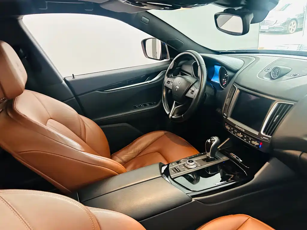 Maserati Levante 2018 — фото 10
