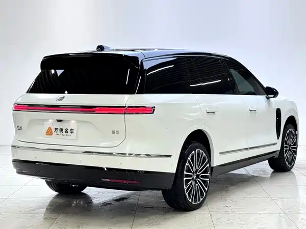 NIO ES8 2025