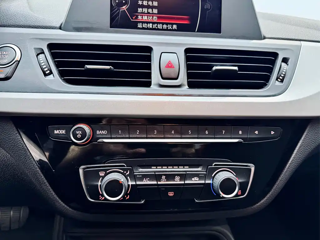 BMW 1 Series 2017 — фото 14
