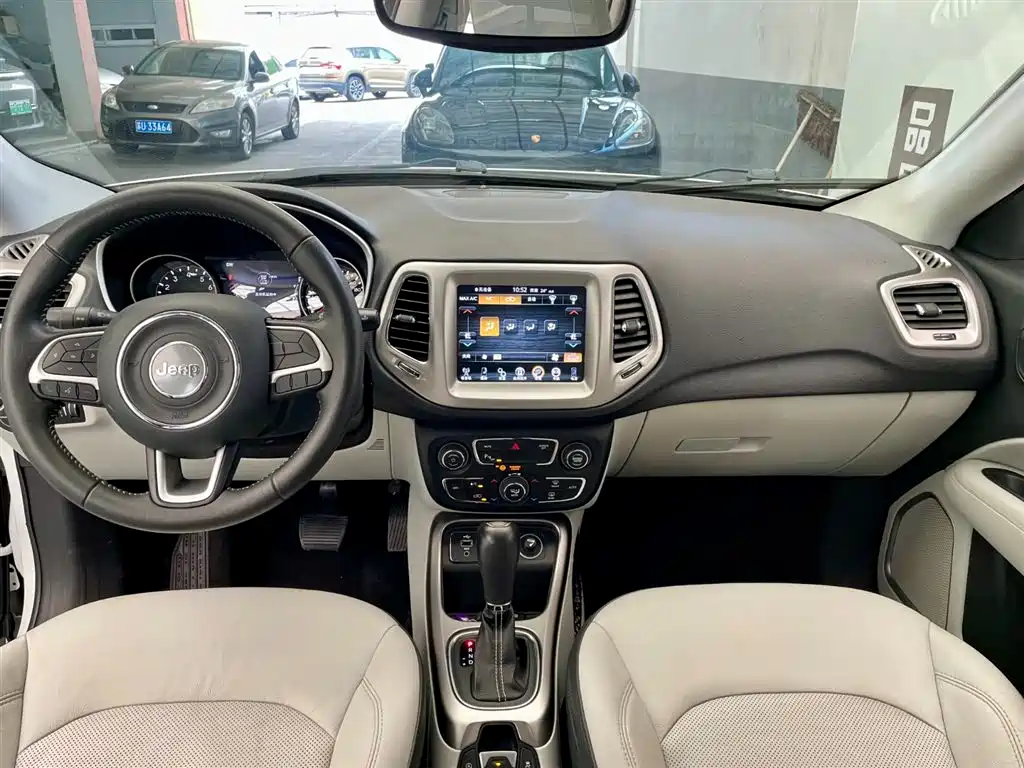 Jeep Compass 2017 — фото 8