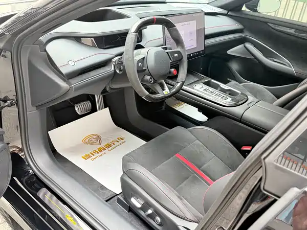 Xiaomi SU7 Ultra 2025