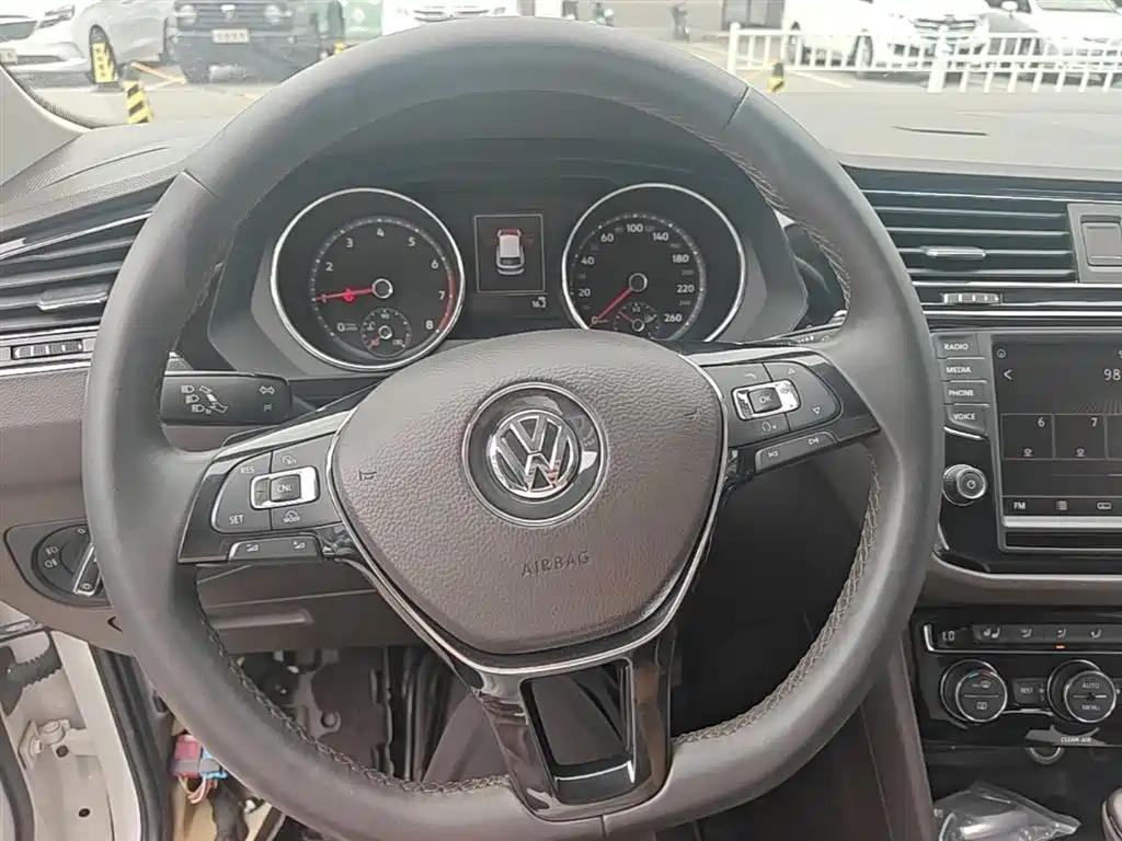 Volkswagen Tiguan L 2017 — фото 11
