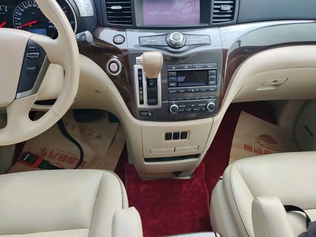 Nissan Quest 2015 — фото 10