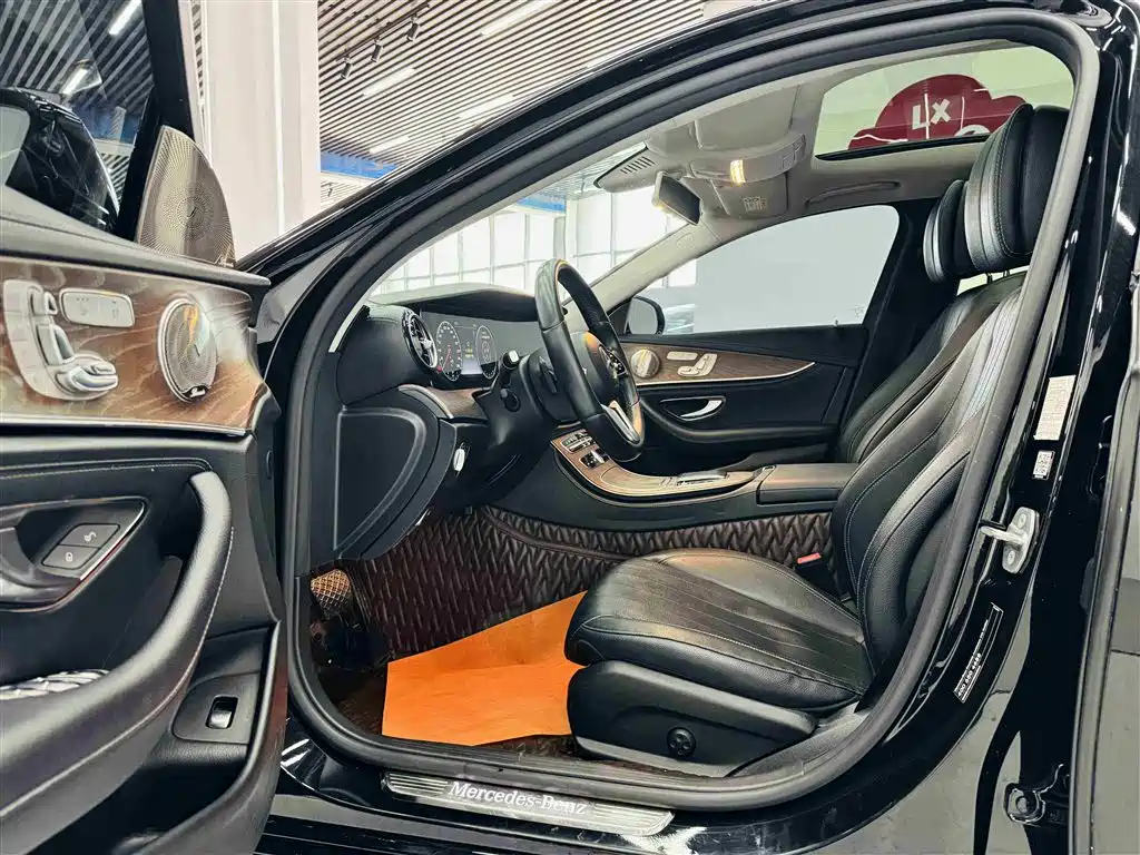 Mercedes-Benz E-Class 2019 — фото 13
