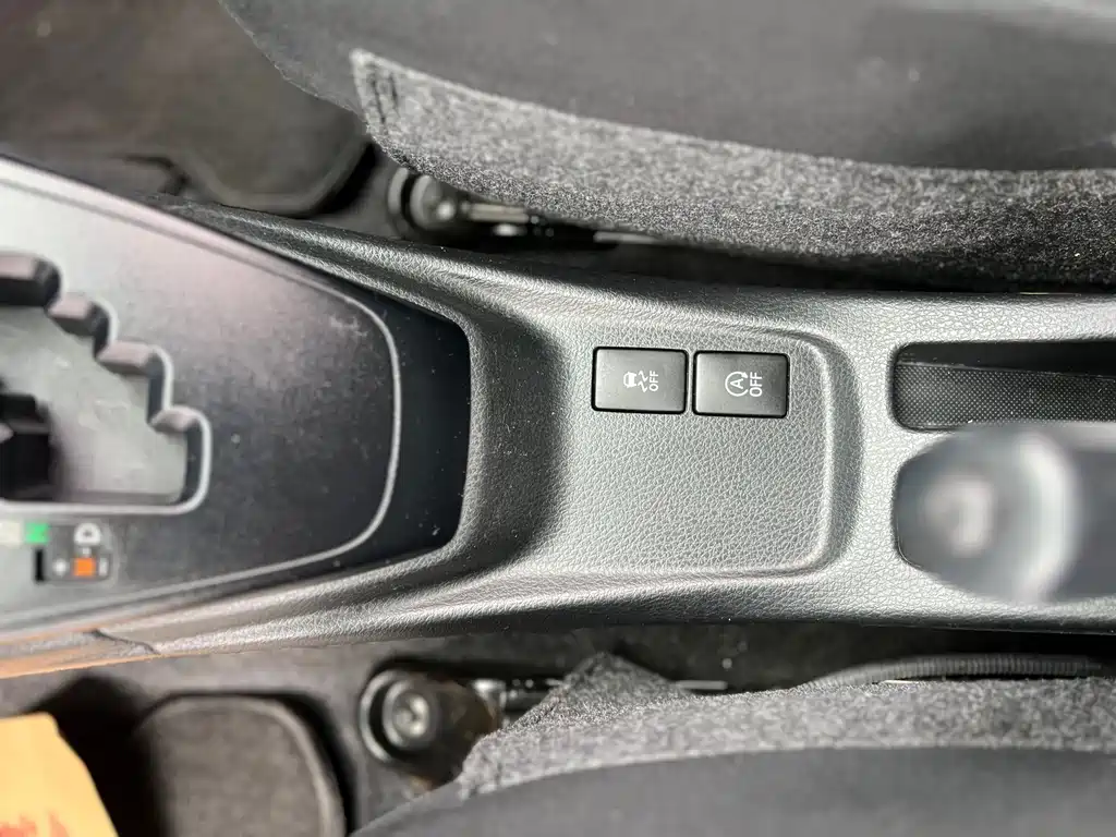 Toyota Yaris L 2019 — фото 18