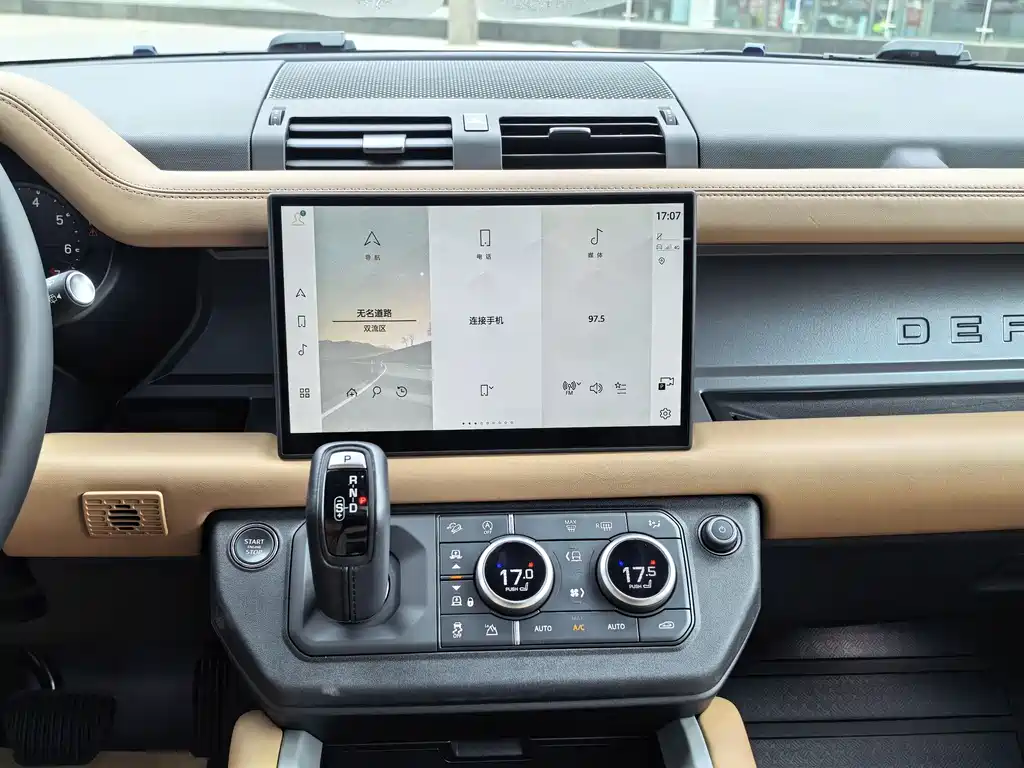 Land Rover Defender 2025
