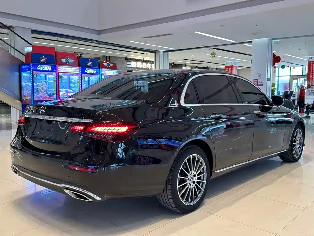 Mercedes-Benz E-Class 2023 — фото 13