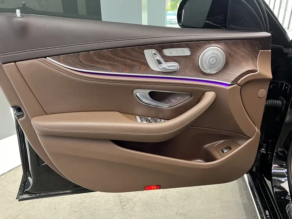 Mercedes-Benz E-Class 2023 — фото 11