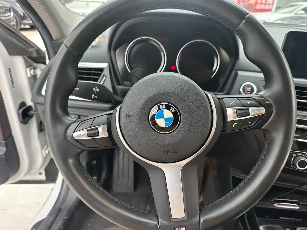 BMW 1 Series 2020 — фото 12