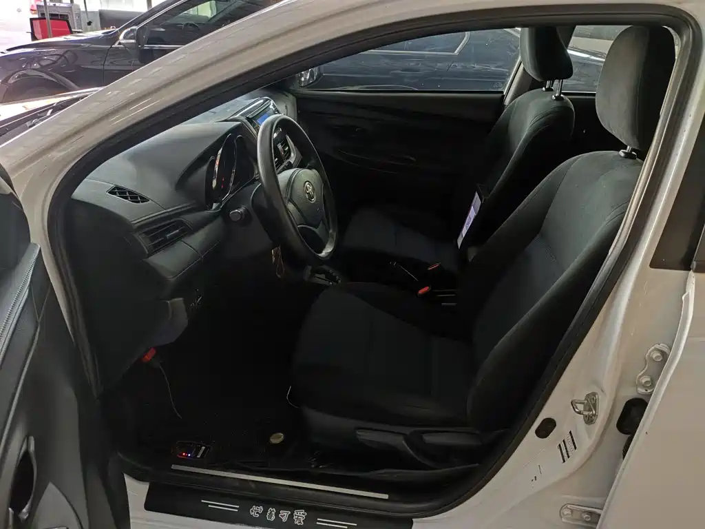 Toyota Yaris L 2018 — фото 15