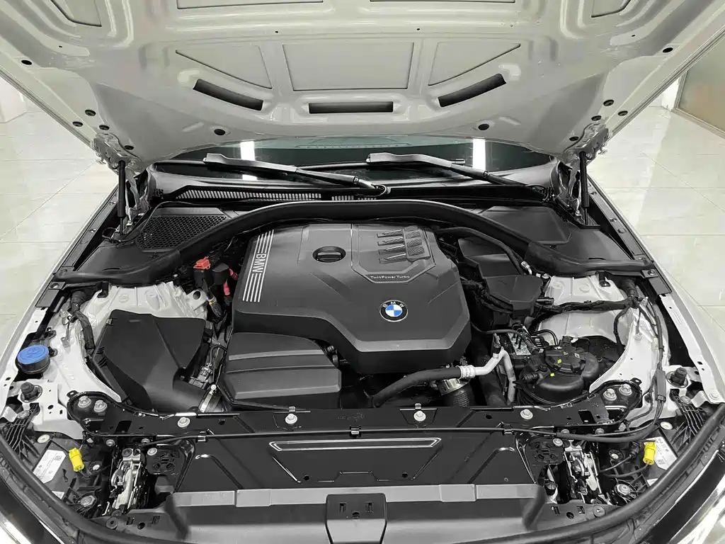 BMW 3 Series 2023 — фото 16