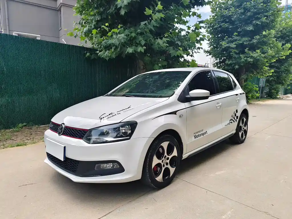 Volkswagen Polo 2015 — фото 1