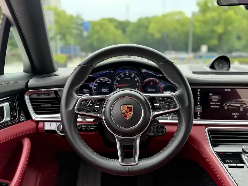 Porsche Panamera 2018 — фото 18