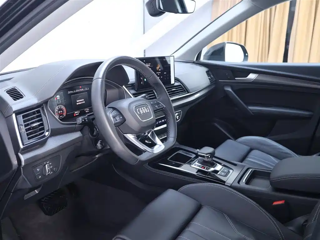 Audi Q5L 2023 — фото 11