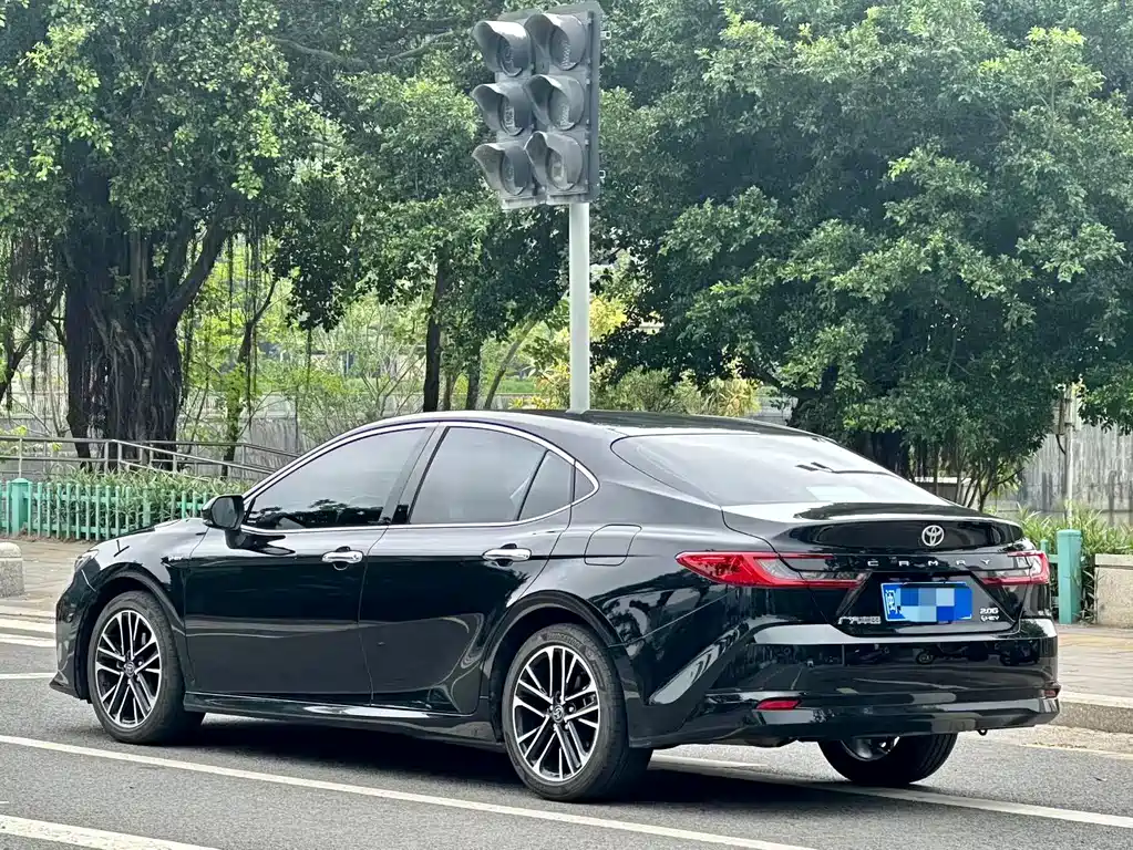 Toyota Camry 2024 — фото 4