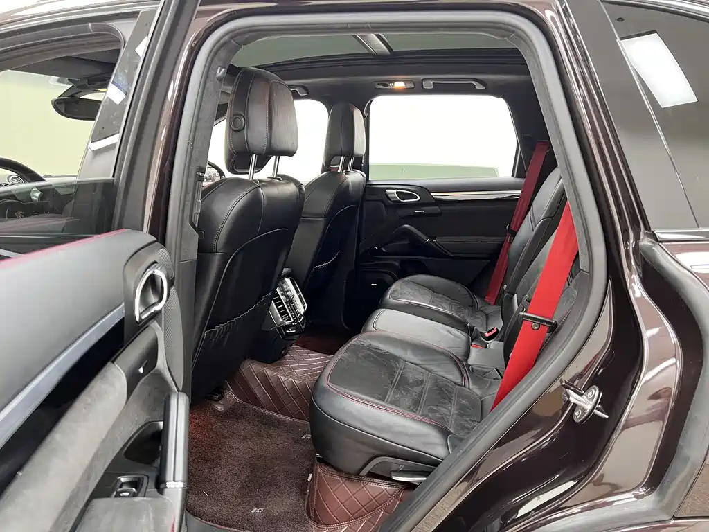 Porsche Cayenne 2016 — фото 17