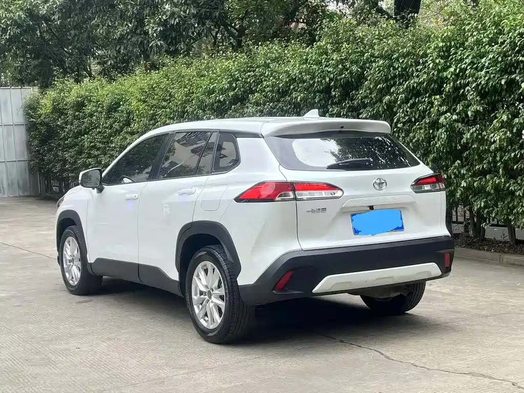 Toyota Corolla Cross 2023 — фото 3