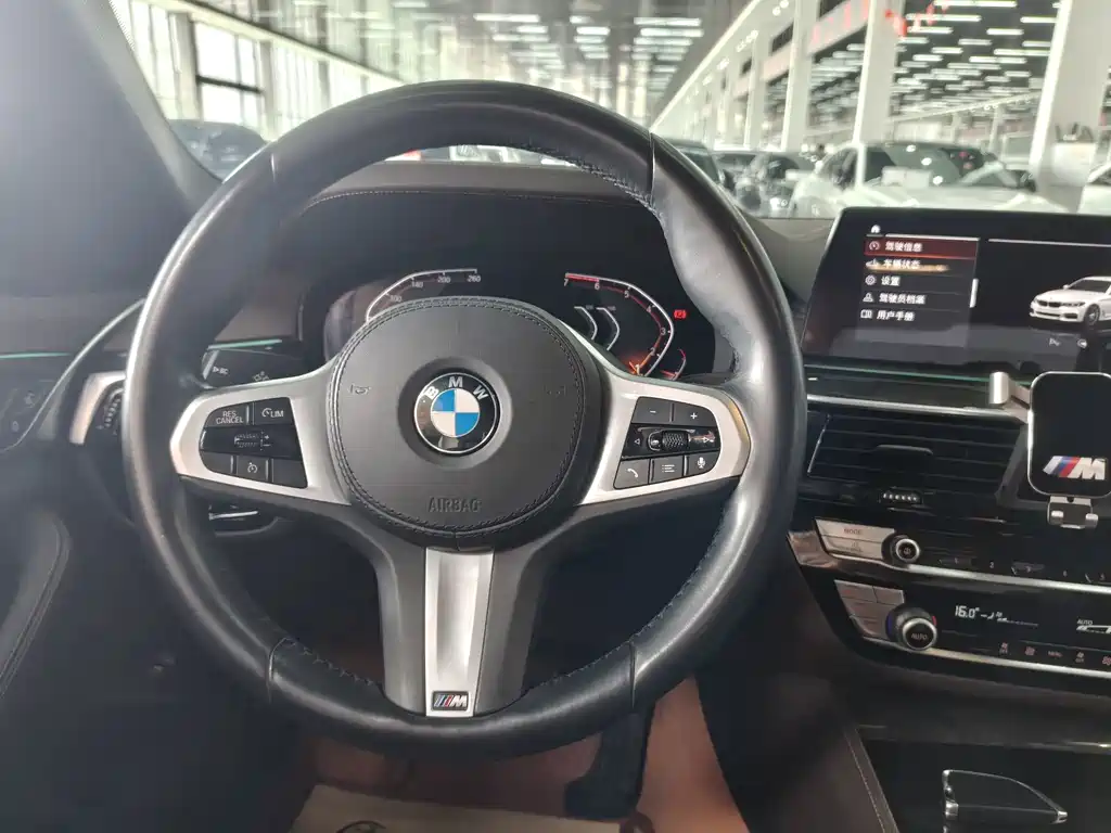 BMW 5 Series 2020 — фото 12