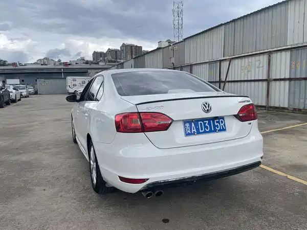 Volkswagen Sagitar 2013