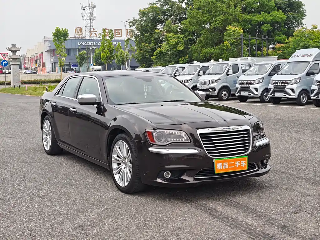 Chrysler 300C 2013 — фото 2
