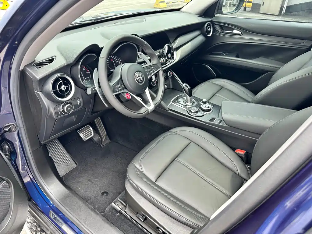 Alfa Romeo Stelvio 2018 — фото 12