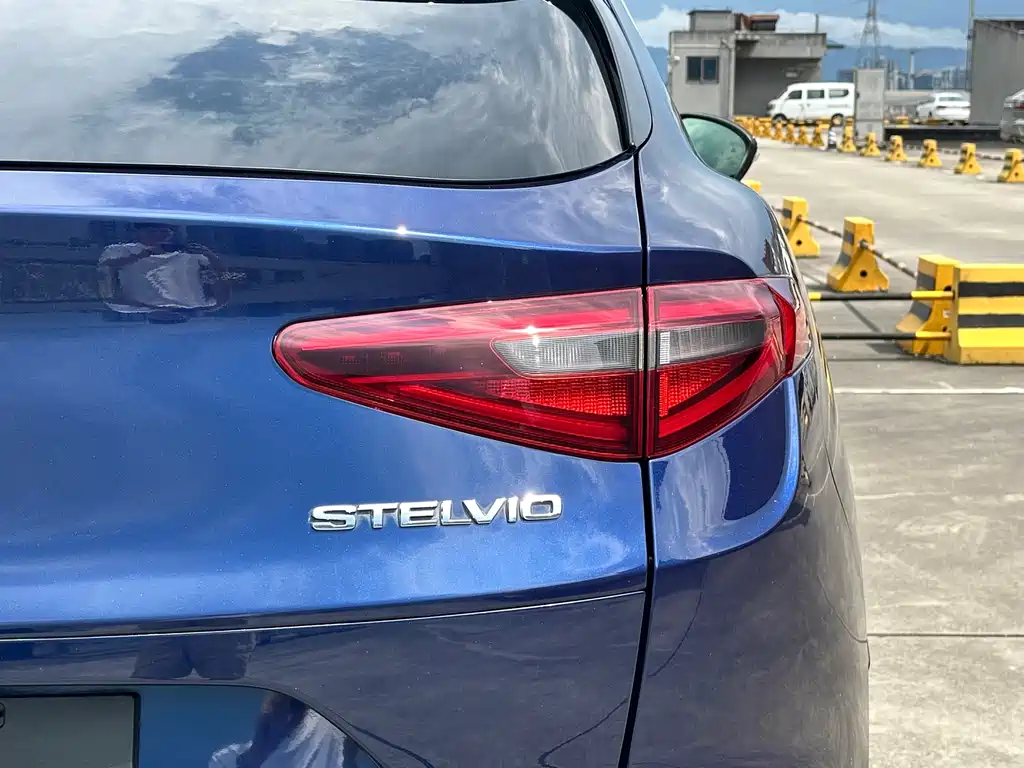 Alfa Romeo Stelvio 2018 — фото 10
